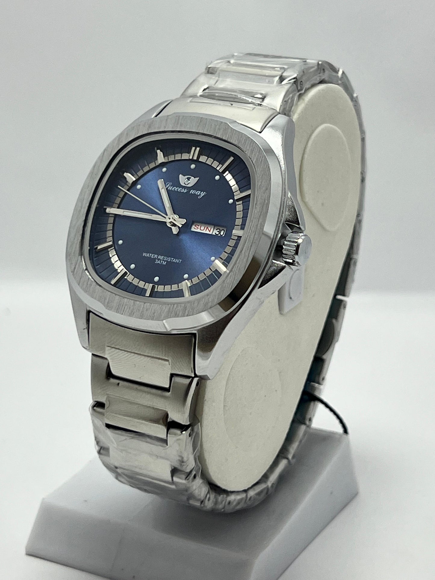 Success Way Stainless Steel Men's Wrist Watch – Blue Dial, Day & Date Display, Water Resistant - LOOKANDLUSH.COM