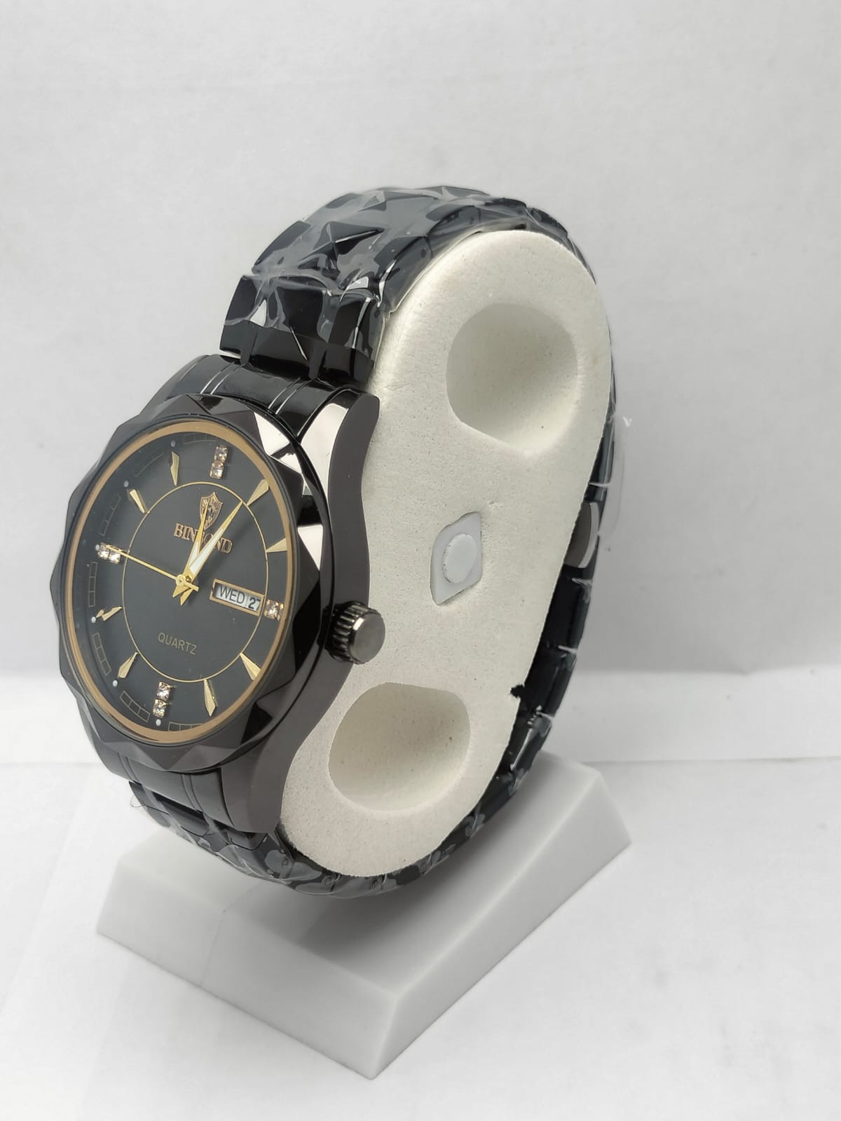 BINBOND Men’s Classic Quartz Watch – Black & Gold Dial with Crystal Markers - LOOKANDLUSH.COM