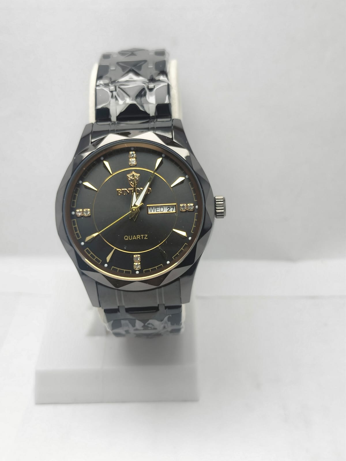 BINBOND Men’s Classic Quartz Watch – Black & Gold Dial with Crystal Markers - LOOKANDLUSH.COM